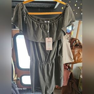 Ci Sono Women's Off-Shoulder Skort Outfit - Dark Gray